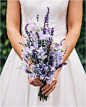 薰衣草手捧花。来自：婚礼时光——关注婚礼的一切，分享最美好的时光。#薰衣草##手捧花#