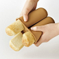 【日本贝印 Bready Select 热狗面包 硅胶模 】
这款特地设计成即使是面包机也可以使用的款式，顶部还特地设计了一个小提手。

底部设计有小凸点，增加热空气的接触面。