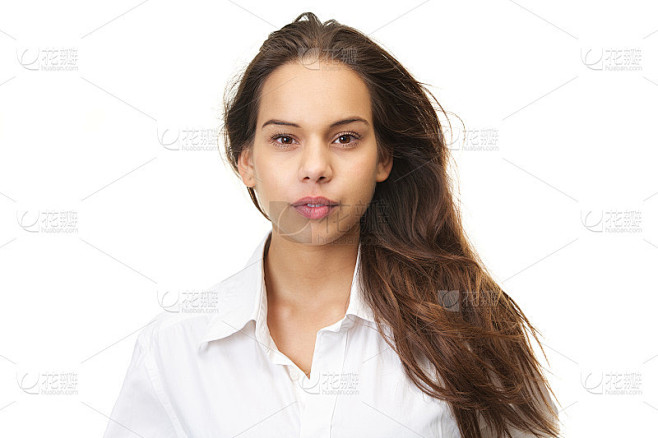 一个年轻女子的水平近距离肖像