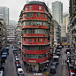 【corner houses】香港的建筑极具特色，或前卫新奇，或传统怀旧。德国摄影师Michael Wolf在香港拍摄了一系列精彩的照片，该专辑聚焦香港街头极具特色的corner houses，散落在香港各区