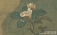 #花鸟画#【 明 童垲 《松鹤延年图》 】立轴，绢本设色，201.8×97.2cm，安徽省博物馆藏。此幅作品寓意大吉，特别符合中国人对于吉祥、长寿的美好祈盼。画面中古树苍翠，松树蜿蜒摇曳；两只丹顶鹤身形高挑飘逸，如仙境来客一般；松树下开满吉祥的花朵，一派吉祥和谐的画意盎然纸上。