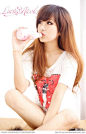 【倾城#清纯#小美女 眉目如画，清丽脱俗】这世界上，没有能回去的感情。就算真的回去了，你也会发现，一切已经面目全非。唯一能回去的，只是存于心底的记忆。是的，回不去了，所以，我们只能一直往前