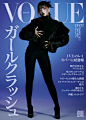 时尚 kpop 韩星 This may contain: a woman in black is posing on the cover of a magazine