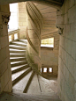 尚博伊城堡是法国最具辨识度的城堡之一，在这里，莱奥纳多·达·芬奇的建筑和设计成为了现实，这里的双螺旋楼梯就是他的设计 ​​​​