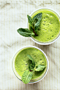 Mint and Green Tea Smoothie Recipe - Kitchen Konfidence : A healthy smoothie recipe flavored with green tea, ginger, fresh mint, spinach, pineapple and pear.