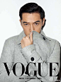 VOGUE12月暨11周年刊封面：胡歌、张震、刘雯远赴纽约拍摄。他们身上有着共同的特质——有天赋、有魅力，并且不断地为自己的事业付出百分之百的努力！这三个人我都喜欢欢，你呢？