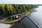 Paprocany湖东岸景观改造 Redevelopment of the east side Paprocany lake shore in Tychy by RS+ Robert Skitek :   RS+ Robert Skitek：Paprocany 湖是第奇居民业余时间经常去的地方。在湖岸长廊附近有一个娱乐中心，提供许多的娱乐和体育景点。Paprocany 湖的休闲区改造是另一个重点展示景观价值和扩大城市居民娱乐服务的项目。 RS+ Robert Skitek：Paproca...