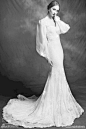 #新娘物语# 【黑白复古风】源于香港的Lusan Mandongus从1991年开始为新娘带来精美的婚纱设计，总是让人想到古典与优雅。Lusan Mandongus 2015婚纱系列大片主打复古风，黑白映画中上演上世纪20年代的魅力，或优雅、或性感、或美艳，演绎着它的百变气质