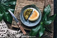 @浮小笙 小笙家的日式和风月饼开启中秋预热了！很特别的口感像面包，我最爱抹茶奶馅儿的果然是抹茶控没跑了，红豆陷吃的出很新鲜 那些陈年豆沙馅儿根本不能比！话说今年大家都开始做月饼了么～ ​​​​