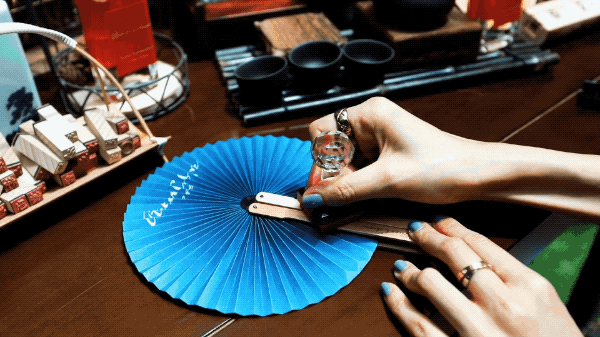 欧珑香水展，从东方庭院里飘来的桂花香 :...
