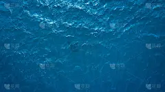 海蓝色水面纹理背景，鸟瞰图，度假旅游概念