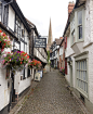 English narrow street photo by Zosia Korcz (@calanthe) on Unsplash : Download this photo by Zosia Korcz (@calanthe)