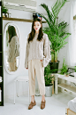 데일리 골지 라운드니트  : MOSSBEAN : 루즈한 핏감에 박시하게 떨어지는 라인이 예쁜 골지 니트입니다. 벌키한게 짜여진 골지 라인이 돋보이는 니트로 드롭 숄더 라인이 루즈하게 떨어지는 핏으로 한층 여리여리한 느낌으로 입기 ��