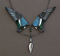 Brenda Lyons参照各种飞禽翅膀的配色与样式做出的饰品~<br/>