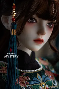 #谜凰# #角黍# #花信故梦# #新娃上架# #BJD# 

厌倦一成不变的人间，受够诡谲多变的人心，
这躯壳失去三魂七魄，在漫长的岁月中独活。
若说仍有向往与期待，是伸手触碰阳光的那一刻，
被阳光灼伤的瞬间，疼痛彰显了自由与存在。
...展开全文c