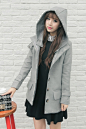 学院风的一款毛呢外套，灰色面料的质感极佳，可文静也可以很可爱。搭配一款合适的内搭裙就可以美美过秋冬啦~