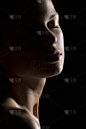 人的脸部,青年女人,暗调,侧面像,黑色背景,阴影对焦,垂直画幅,美,留白,美人