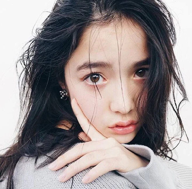 姑娘，长发飘飘内的花瓣采集图片-MEI所谓