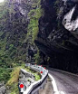 【中国台湾花莲太鲁阁峡谷中横公路】这条公路曲折加上峭壁悬崖，不时有落石滑落，一个不小心车辆就有冲出山壁的危险。