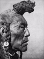 然而16世纪后来到美洲的欧洲殖民者

带给当地印第安人毁灭性的灾难

21世纪大约有3000万印第安人被杀

如今在美国

印第安人只占美国总人口的1%左右