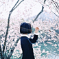 Photo shared by iwakura shiori on March 27, 2020 tagging @_casa, and @ichisaka_iris. 图片中可能有：一人或多人、一群人站着、树木和户外