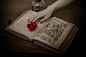 祈祷书, 玫瑰, 红玫瑰, 书, 老书, 古董, 手, 祷告, 红指甲, 教会, 红色