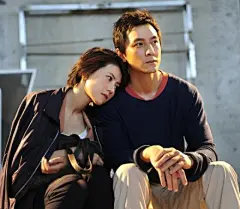 男人对女人的伤害，不一定是他爱上了别人，而是他在她有所期待的时候让她失望，在她脆弱的时候没有扶她一把，在她成功的时候竟然妒忌她 。-----《单身男女》