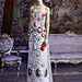 每日秀场｜8️⃣ Viktor &amp; Rolf FALL 2021 : 本系列设计以皇室为主题，有着中世纪风格的锦缎、头饰、王冠显得高贵典雅，又加入了一些标语的元素，服装配色华丽而大胆，生动又有趣。 二人将王室贵族最爱的珠宝放大到浮夸的尺寸、在绶带上写满“Royal As