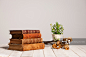 Old books and accessories_创意图片