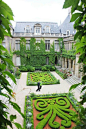 Le Marais, Paris.- The Secret Gardens of Paris