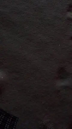 #钻石雪#
#武汉爆料#【不是特效！武汉降下“钻石雪”，一闪一闪亮晶晶】今天凌晨开始，武汉迎来了一场真正的大雪。雪落到地面，在路灯照射下闪闪发光，雪落也并非无声而是沙沙作响，落地马上积雪。这种雪被称为干雪、粉雪或钻石雪，在南方极为少见。L中国气象爱好者的微博视频 @中国气象爱好者 #武汉大雪# ​​​​