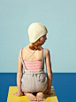 #FD kid's fashion#孩子们成为摄影师David Hockney的缪斯 以波普复古造型泳装拍摄了一系列名为David Hockney's pool的照片