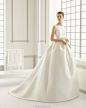 Rosa Clara 2016 collection 她的设计秉持她一贯极简的风格，用面料的质感和别致的设计感，将你打造成最典雅高贵的新娘。