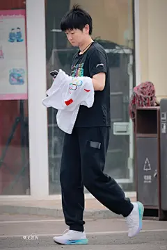 你以为亮点是第一张出圈的表情包？ 请你再看看我们宝宝脖子上的玉佛 cr logo - 小红书