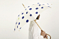 (via 【楽天市場】Coci la elle[コシラエル]rain on the sun：Coton＋deux)　大きな水玉の日傘。カルピス的爽やかさ。
