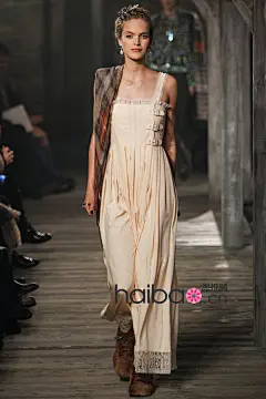 【图】香奈儿 (Chanel) 2013早秋高级手工坊系列大秀“Paris-Edimbourg” (巴黎-爱丁堡) ，重温苏格兰贵族的荒蛮与浪漫！_第15页_Chanel高级手工坊系列_海报时尚网