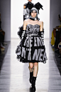 看潮最新资讯【2019秋冬女装纽约时装周Jeremy Scott 的“大字报”】-女装服装设计图素材_看潮网 _【服装设计】时装周素材集_T2019524 #率叶插件，让花瓣网更好用_http://jiuxihuan.net/lvye/#