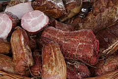 熏香肠和其他猪肉