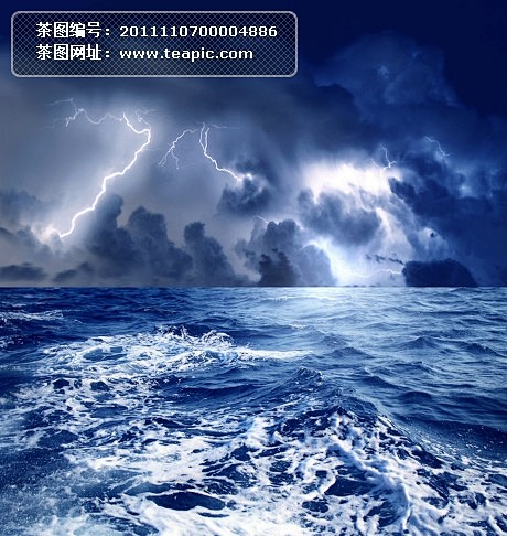 雷电交加的大海图片素材