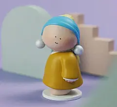 插画师大橘子：再荒谬的时代也会有人用心唱歌 : 大橘子不是一只橘子。 大橘子是位80后插画师，陆续出了几本颇受好评的插画集。他的画如其名，看起来有些简单，圆滚滚的，体型软乎，让人看着就觉得亲切，最常收到的评价就是“治愈”、“温暖”。 2019年，大橘子在北京胡同里开了自己的美术馆——大美术馆，大美术馆也不大，只有50平米，怕别人不爱来，就在名字里添了一个“大”字。 大橘子喜欢“大”字，他说，这是因为“大显得实在”。他开过一个“大广告公司”，还想...