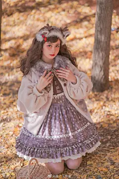 #To Alice上新# 熊之工作室超话
哇！热乎的林间小鹿背带裙的神仙美图~太有feel啦~狗短的裙裙，蓬蓬的超可爱~搭配外套马甲都超可的！我先爱了~宝宝们冲鸭！过了这个村就没有这个店啦~在拍定中哦！ ​​​​