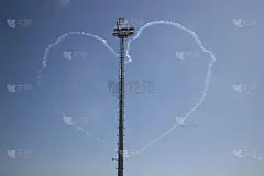 土耳其明星特技飞行队做心脏征。他们用的是超音速f5。