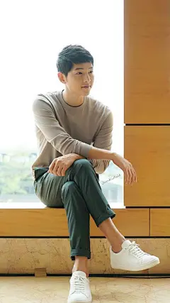 新鲜出炉 #宋仲基# #太阳的后裔# 今日香港活动图速成的手机壁纸【尺寸1080*1920】迷妹们可以拿去舔屏了kkk【勿去logo二改转载请注明来源】PS:明天就是周三了@宋仲基贴吧官博