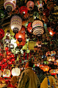  Hanging lamps at the Grand Bazaar of Istanbul, Turkey

挂灯在大巴扎的伊斯坦布尔,土耳其
