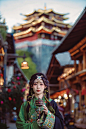 来看看绿色藏服和独克宗古城搭吗？
