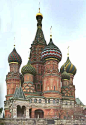 《华西里·柏拉仁诺教堂》  A·巴尔马和波斯尼克<br/>    柏拉仁诺教堂始建于1555年，1560年完成。位于莫斯科克里姆林宫外红场南端，是俄罗斯中后期建筑的主要代表。16世纪中叶，伊凡雷帝为纪念战胜蒙古侵略者而建。建筑风格独特，内部空间狭小，着重外形，较像一座纪念碑，中央主塔是帐蓬顶，高47米，周围是8个形状色彩与装饰各不相同的葱头式穹窿。建筑用红砖砌成，以白色石构件装饰，大小穹窿高低错落，色彩鲜艳，形似一团烈火
