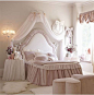 粉嫩的公主卧室,浪漫的立体床幔,很温馨。 浪漫的夜空,创意的圆顶设计,别样的情调。 舒适的软床,个性的沙发休闲椅,很简约。