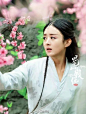 赵丽颖（Zanilia Zhao，1987年10月16日——），生于河北省廊坊市，中国内地女演员。

2011年因出演《新还珠格格》“晴儿”一角而被观众熟知。2013年，因主演《陆贞传奇》（原名《女相》）中“陆贞”一角深受观众好评。随后在《错点鸳鸯·戏点鸳鸯》、《追鱼传奇》、《宫锁沉香》中都有不俗表现。2013年在“青春的选择”年度盛典上，赵丽颖获得内地最受欢迎女演员奖。

2014年赵丽颖成立了海润传媒赵丽颖工作室，并荣登福布斯中国名人榜并列80名 。由赵丽颖主演的《妻子的秘密》、《吉祥天宝》、《杉杉来