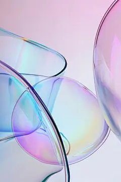 点击来源直接获取大图文件 |带有流畅、无形玻璃元素的全息背景，以流体、抽象的形式营造出无缝且先进的视觉效果