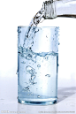 倒水 矿泉水 水杯 水 清水 设计 生活百科 生活用品 300DPI JPG